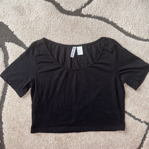 H&M Basic Divided Black Crop Top - Picture 2 of 3